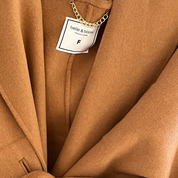 Super cozy. Only worn 3 times. Free size, fits like S-M - Picture 2 of 3